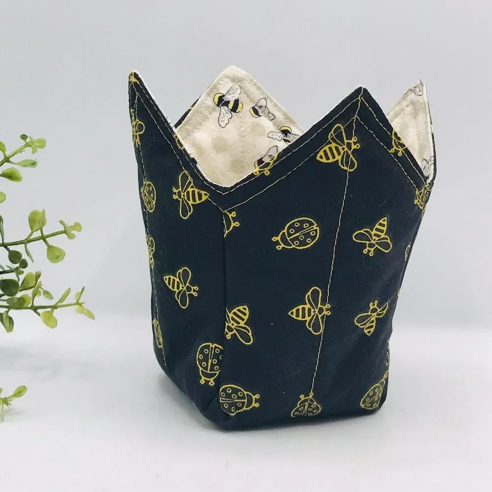 Microwave Pint Size Cozy, Reversible, For Noodles, Ice Cream Gold Bees on Black